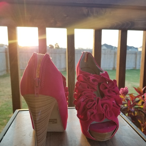 Qupid Ruffled Hot Pink Platform - Picture 4 of 5
